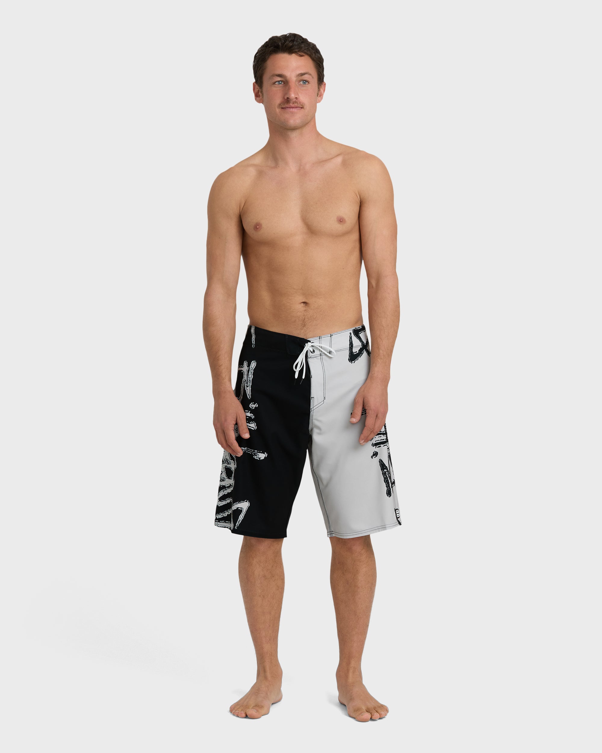 Inverted Pro 22" Boardshorts - Black/White